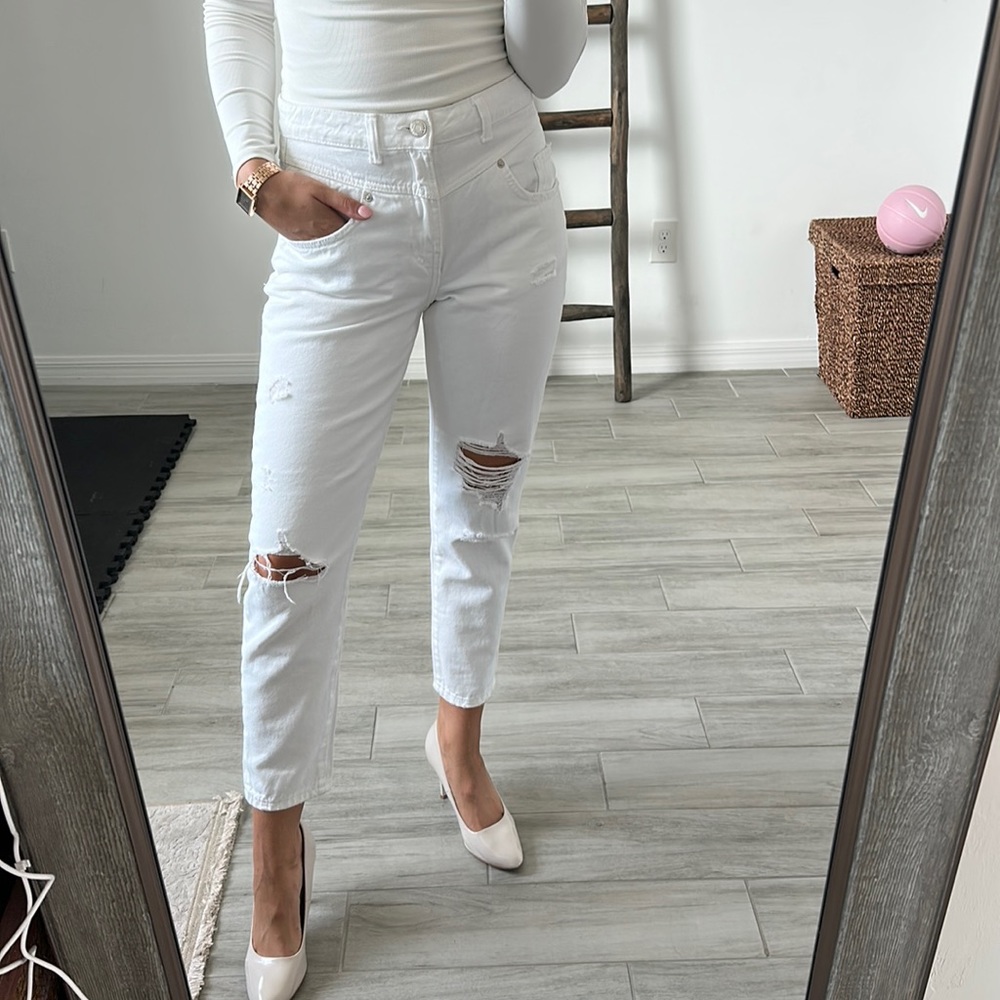 Amisu White Ripped Mom Fit Jeans / Size Small EU36